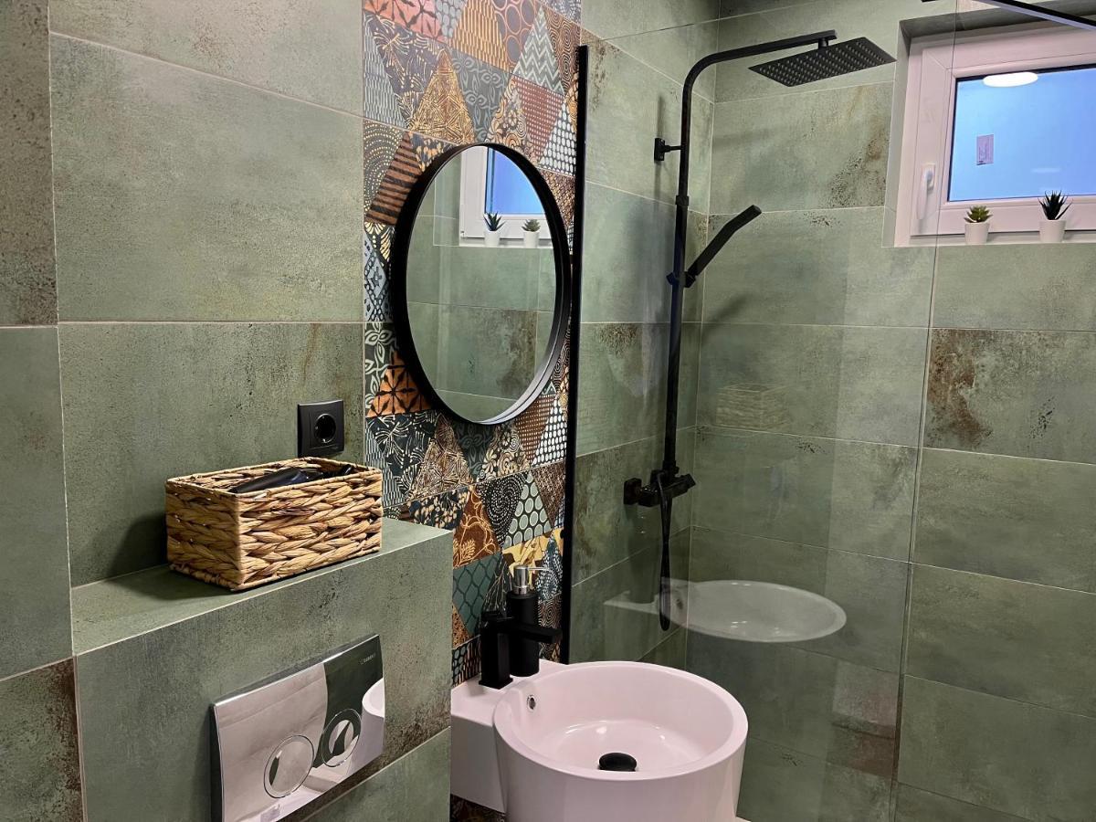 Alexander Cozy Apartment Free Private Parking Medias Bagian luar foto